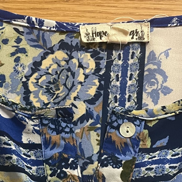 3/4 Length Light Weight Shirt w Pockets and Floral Print - Picture 7 of 7